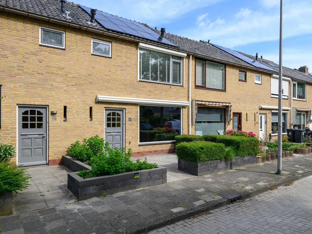 Johan van Oldenbarneveldtstraat 17, HONSELERSDIJK