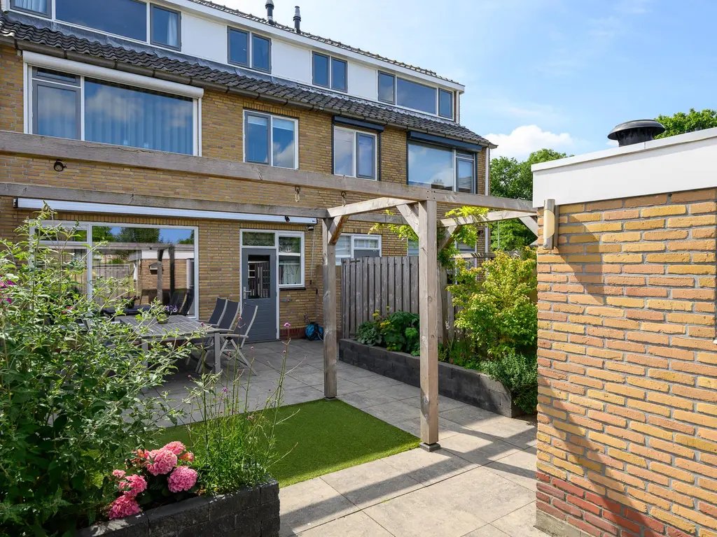 Johan van Oldenbarneveldtstraat 17, HONSELERSDIJK