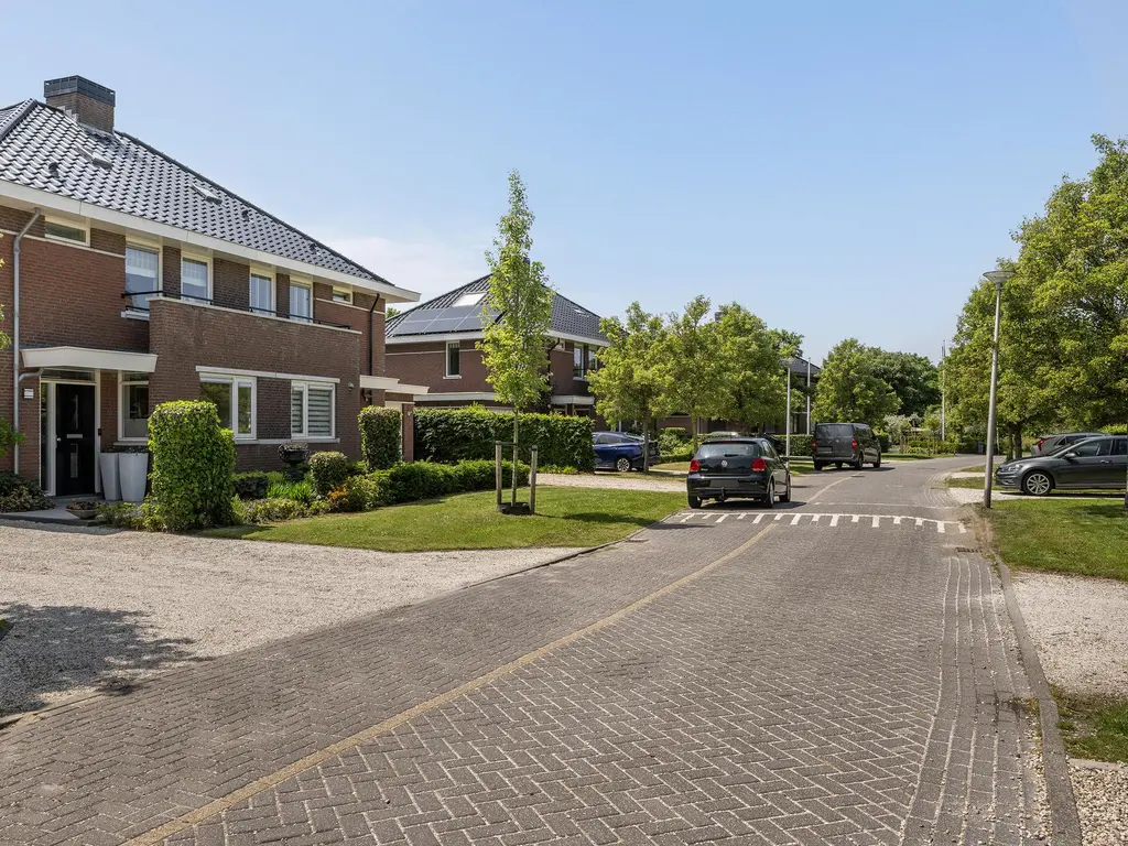 Hoevelaan 5, MONSTER