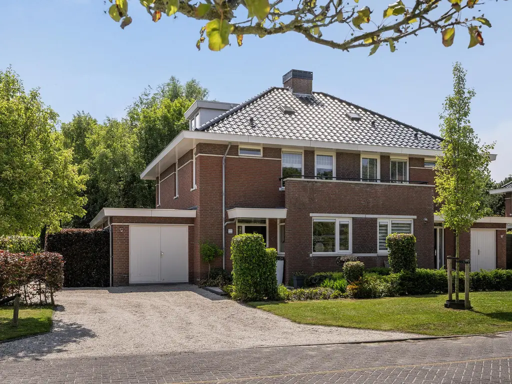 Hoevelaan 5, MONSTER