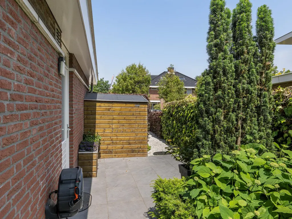 Hoevelaan 5, MONSTER