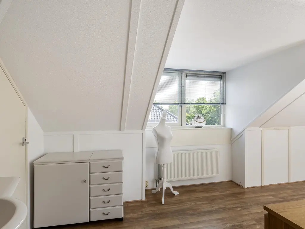 Hoevelaan 5, MONSTER