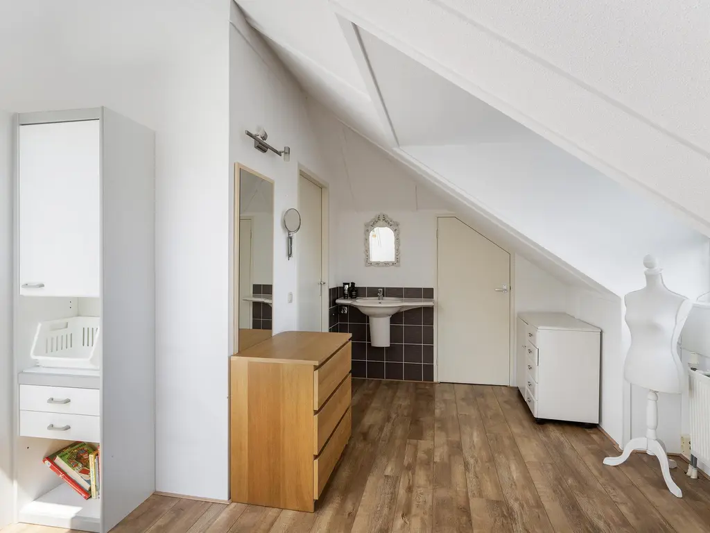 Hoevelaan 5, MONSTER