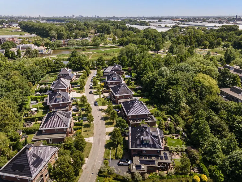 Hoevelaan 5, MONSTER
