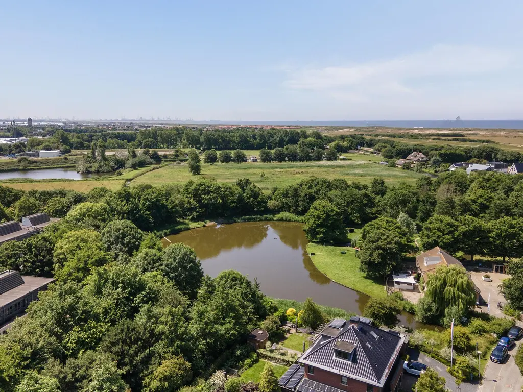 Hoevelaan 5, MONSTER