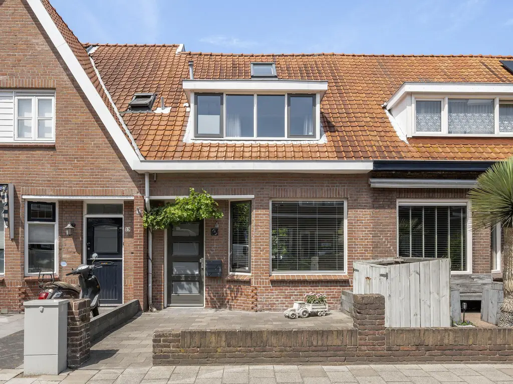 Duiventorenstraat 21, NAALDWIJK