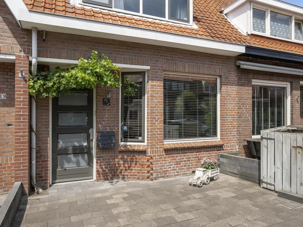 Duiventorenstraat 21, NAALDWIJK