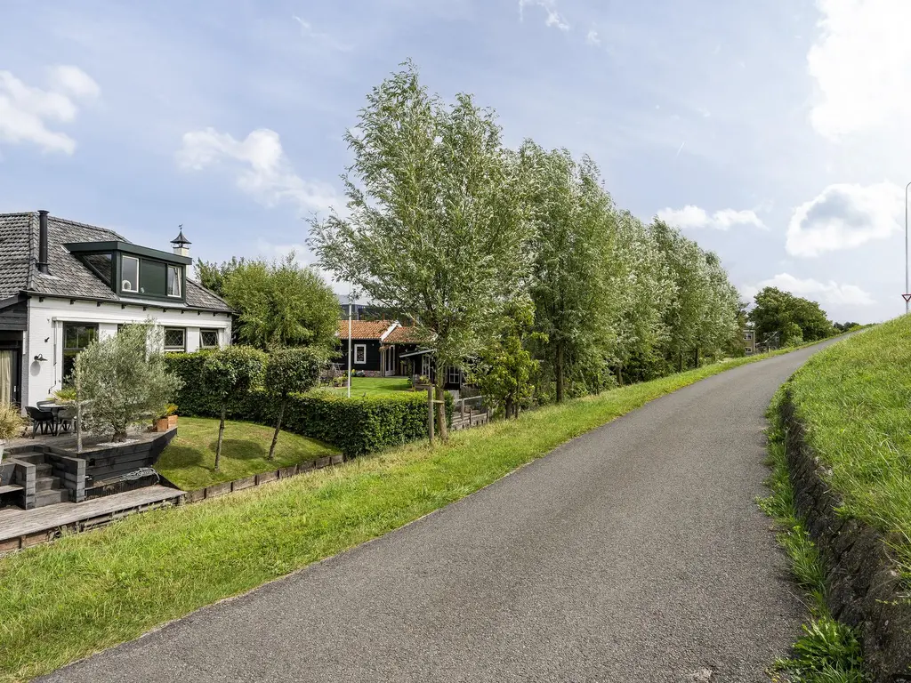 Maasdijk 37, MAASDIJK