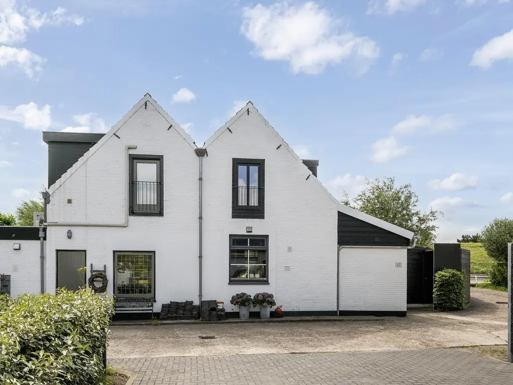 Maasdijk 37, MAASDIJK