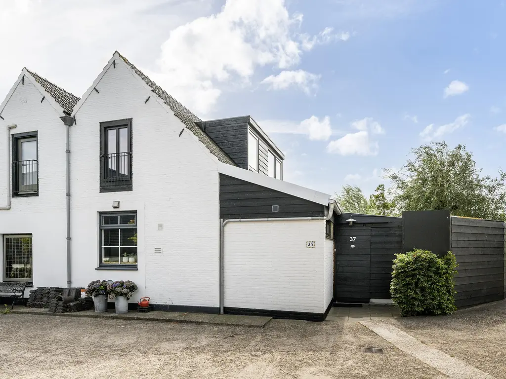 Maasdijk 37, MAASDIJK