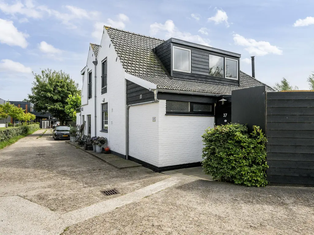 Maasdijk 37, MAASDIJK