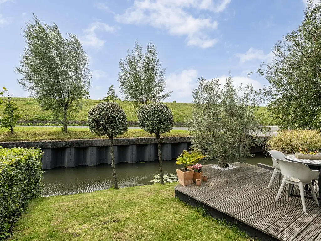 Maasdijk 37, MAASDIJK