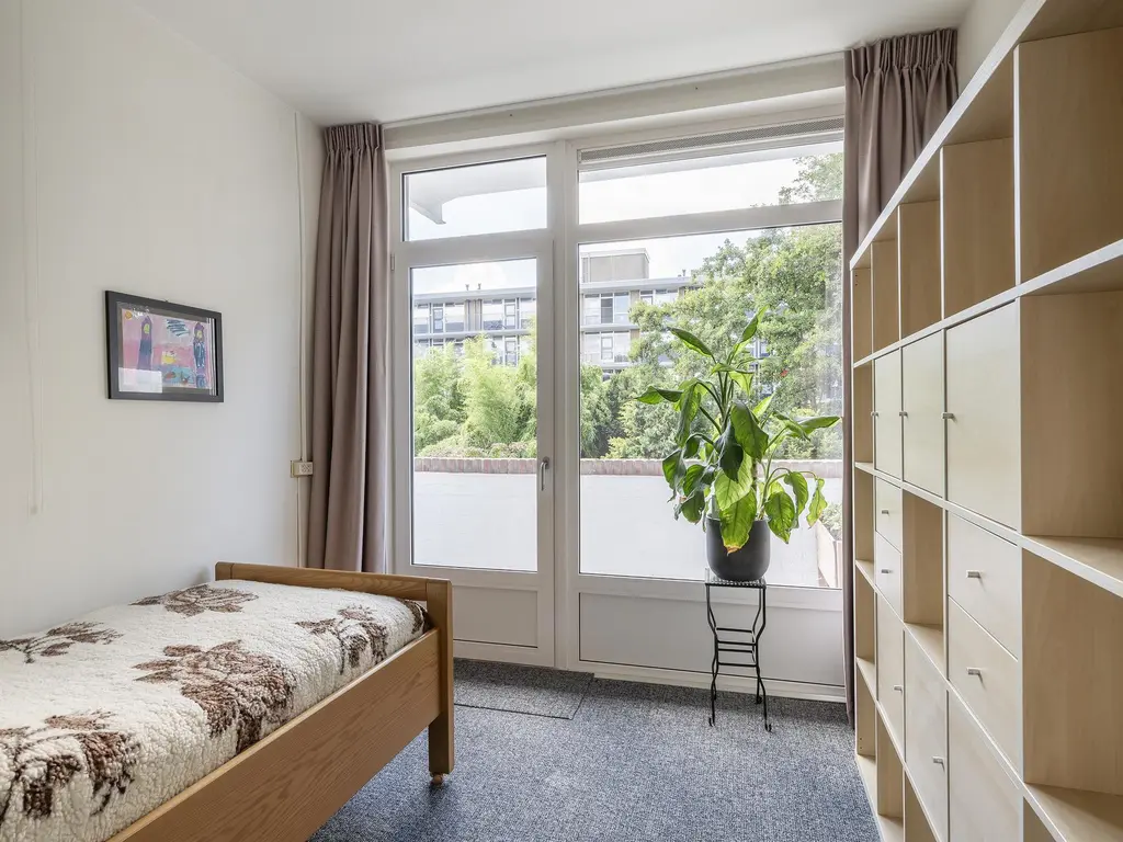 Viandenstraat 74, 'S-GRAVENHAGE