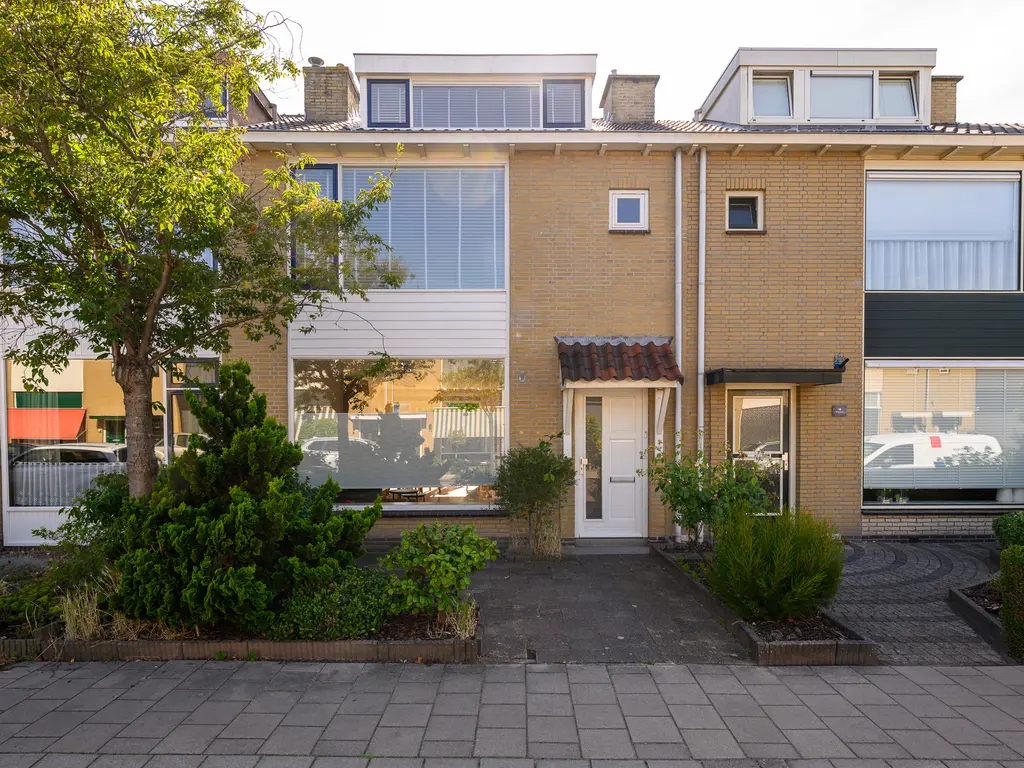van Lennepstraat 16, 'S-GRAVENZANDE