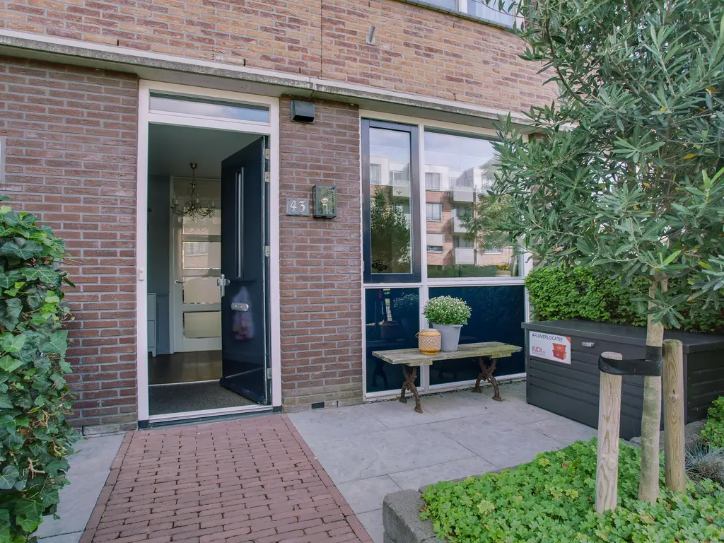 Albert Schweitzerlaan 43, 'S-GRAVENZANDE