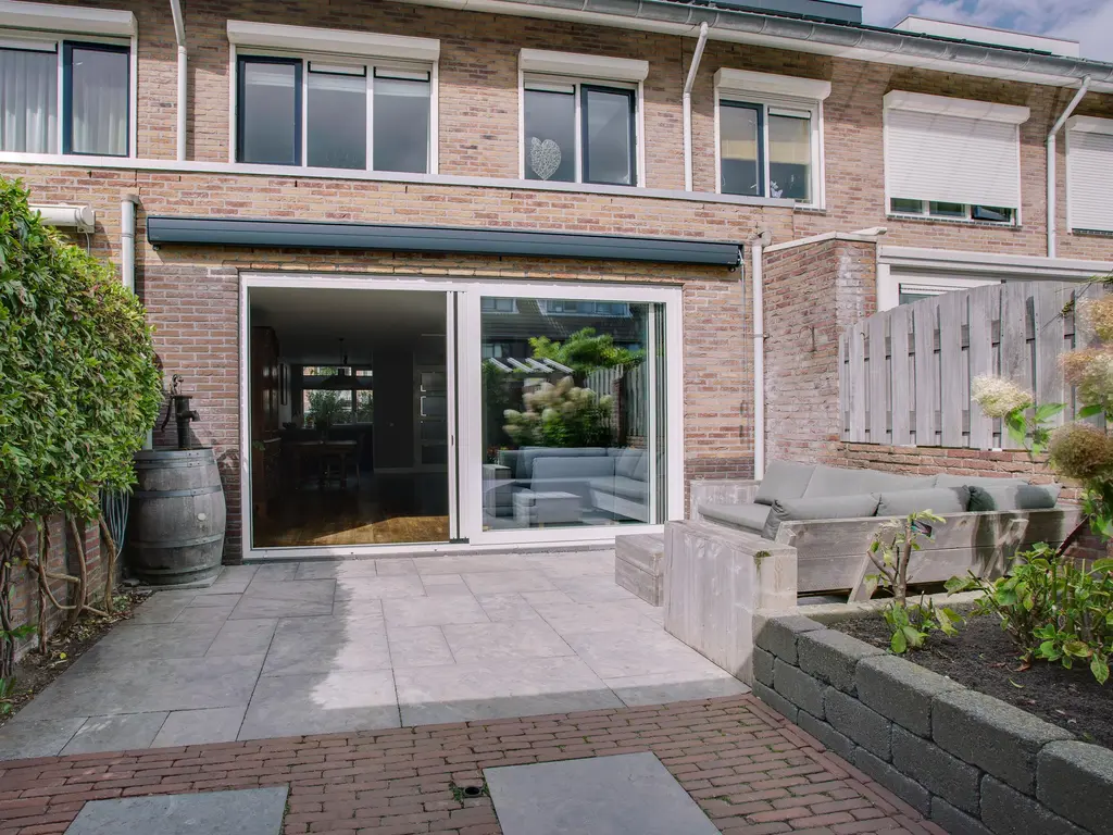 Albert Schweitzerlaan 43, 'S-GRAVENZANDE