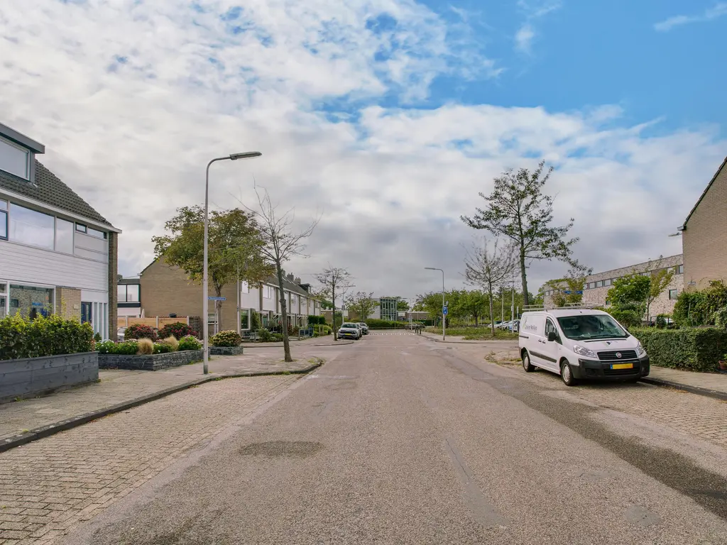 Bachlaan 24, NAALDWIJK