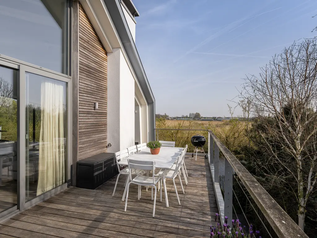 Haagweg 33K, MONSTER