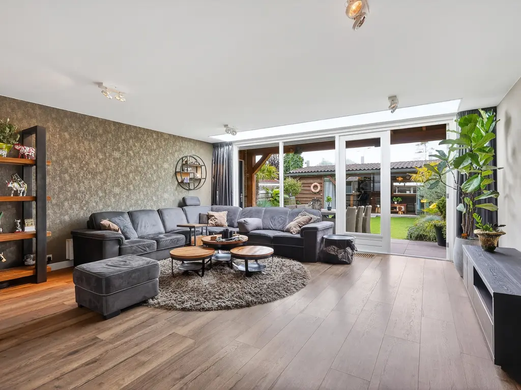 Van Houtenstraat 43, NAALDWIJK