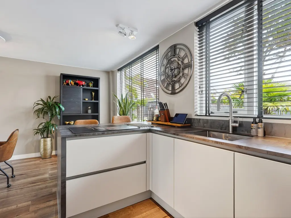 Van Houtenstraat 43, NAALDWIJK