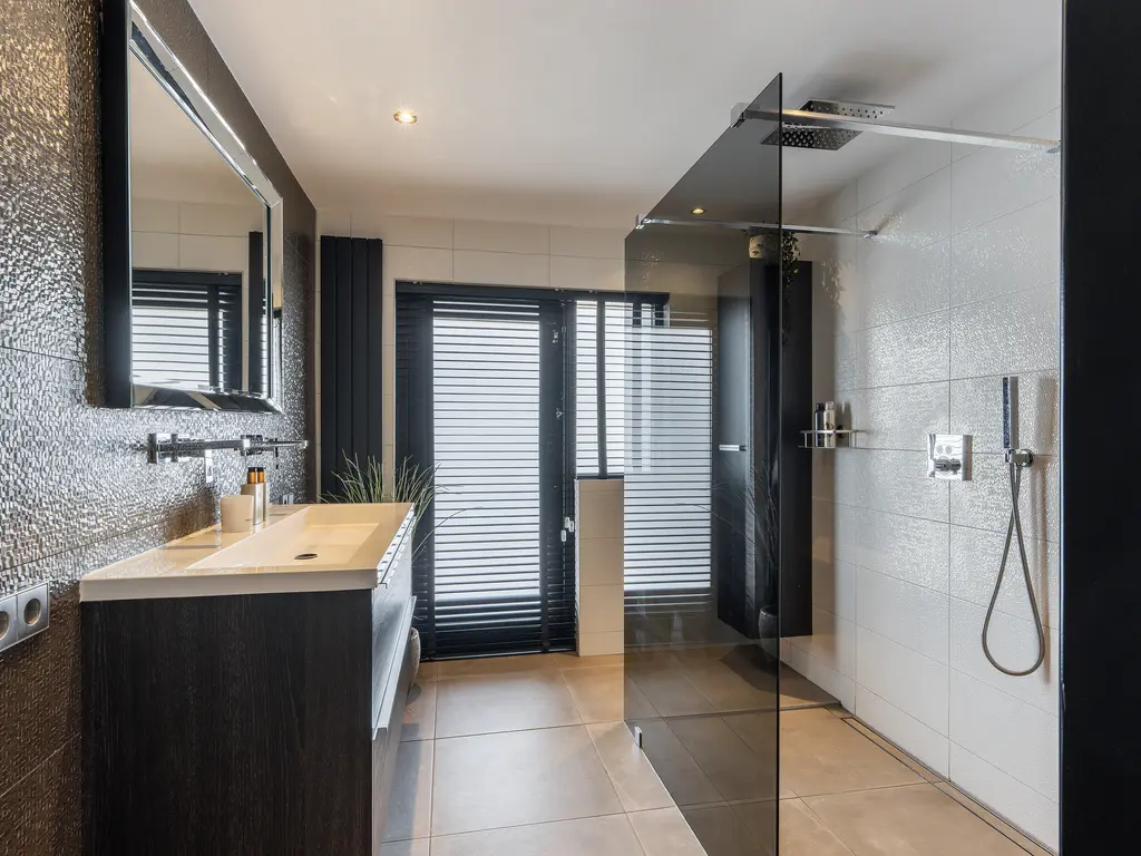 Rembrandtstraat 6, MONSTER