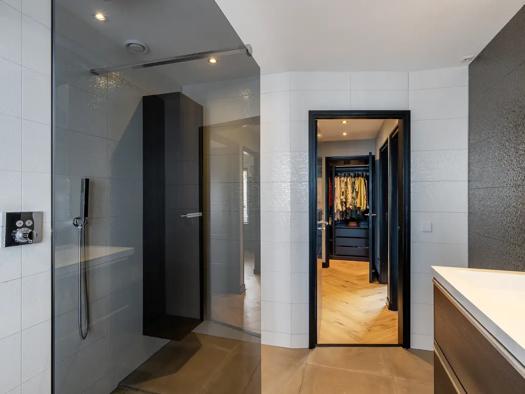 Rembrandtstraat 6, MONSTER