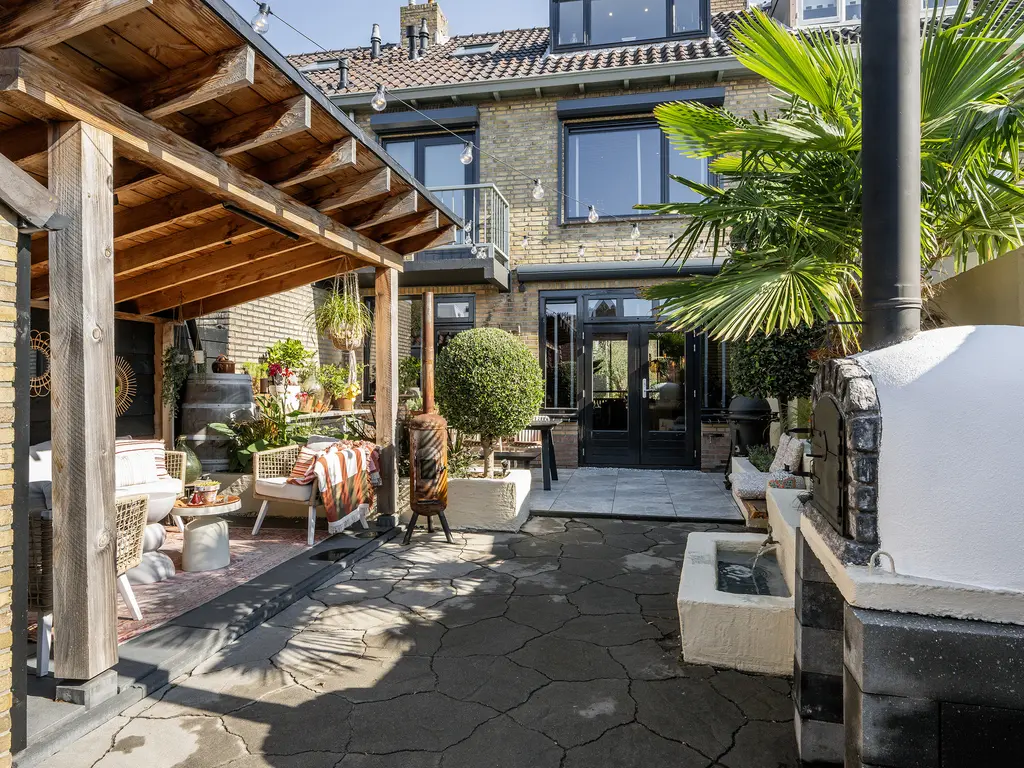 Rembrandtstraat 6, MONSTER