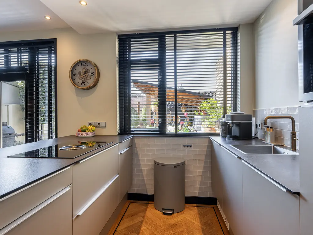 Rembrandtstraat 6, MONSTER