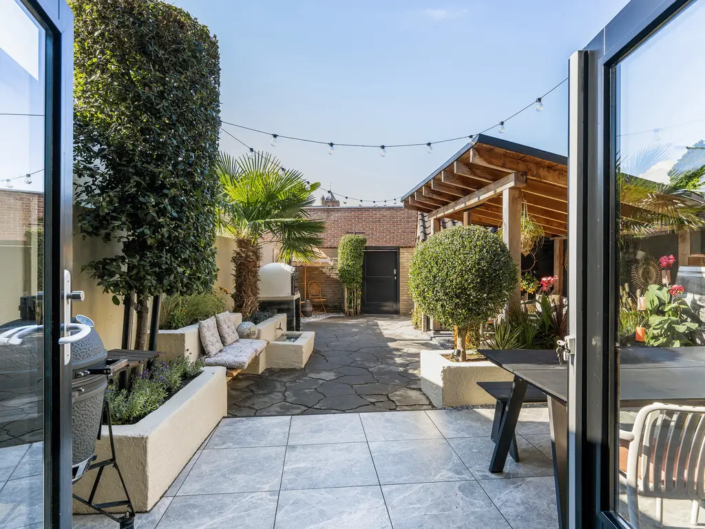 Rembrandtstraat 6, MONSTER