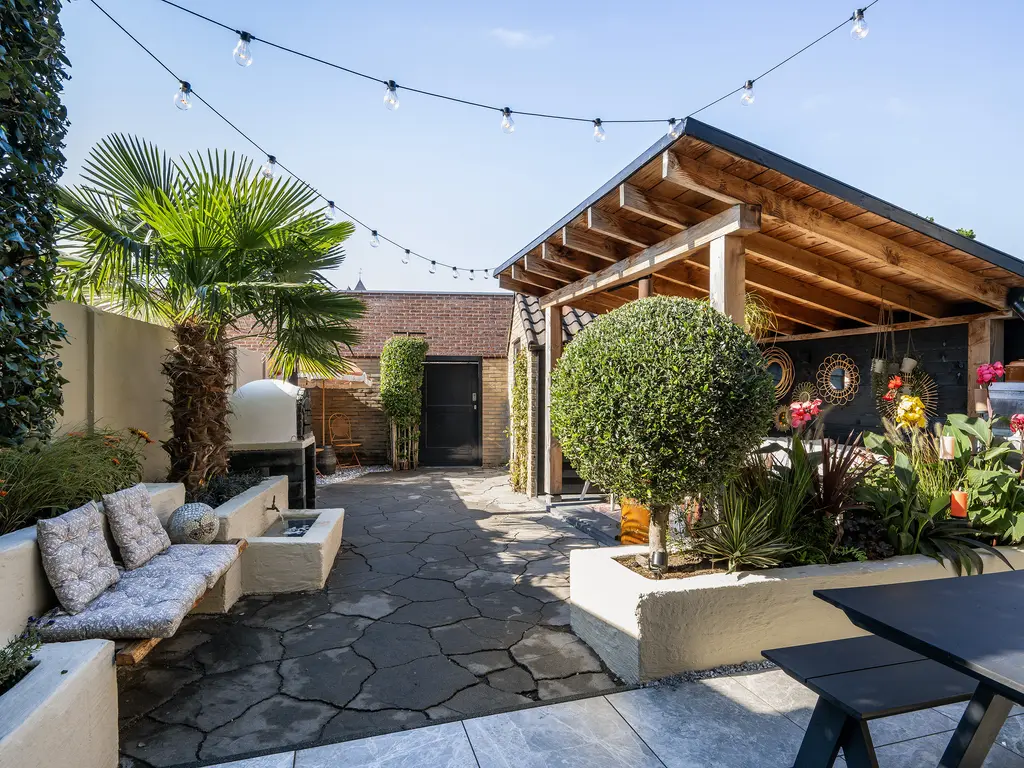 Rembrandtstraat 6, MONSTER