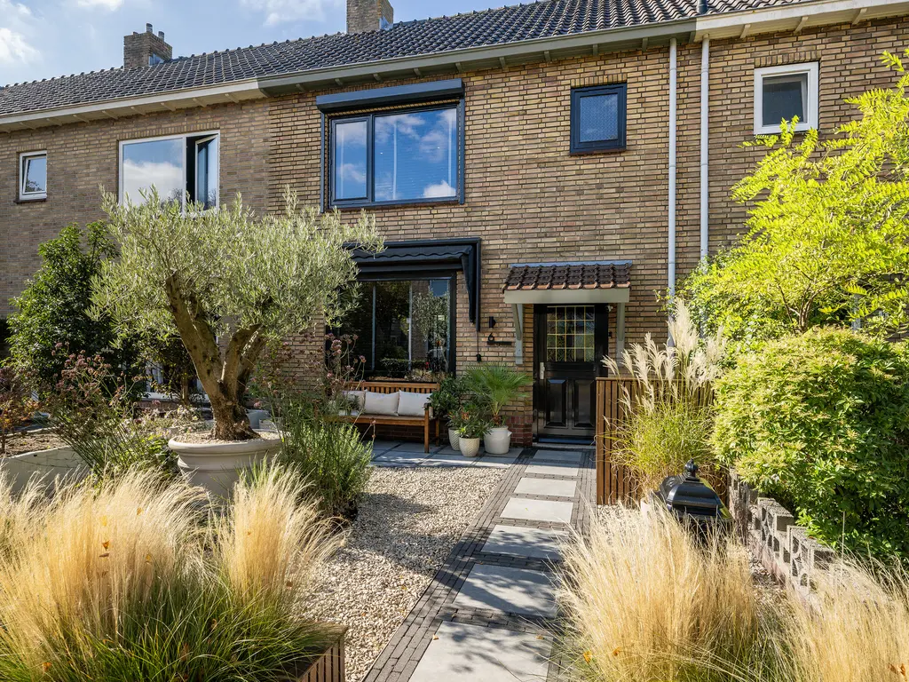 Rembrandtstraat 6, MONSTER