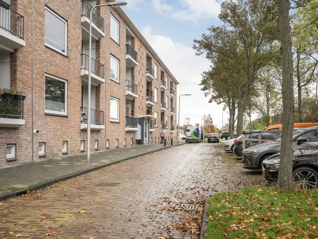 Rijnvaartweg 8, 'S-GRAVENZANDE