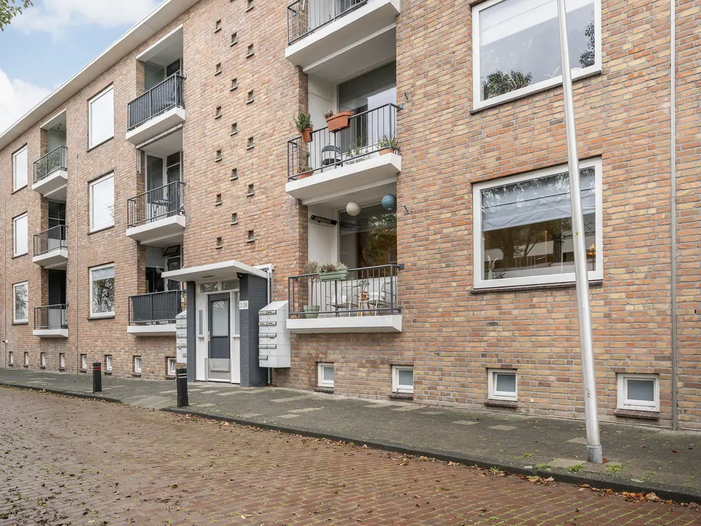 Rijnvaartweg 8, 'S-GRAVENZANDE