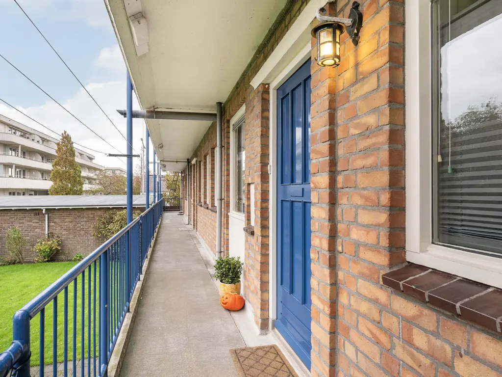 Rijnvaartweg 8, 'S-GRAVENZANDE