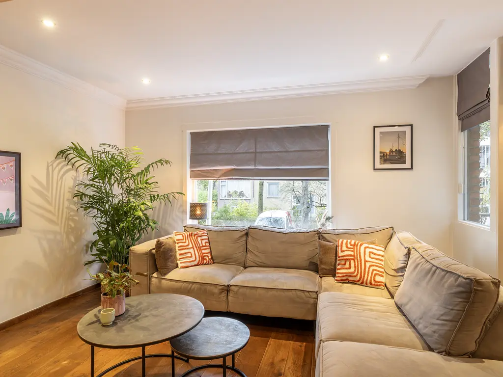 Rijnvaartweg 8, 'S-GRAVENZANDE