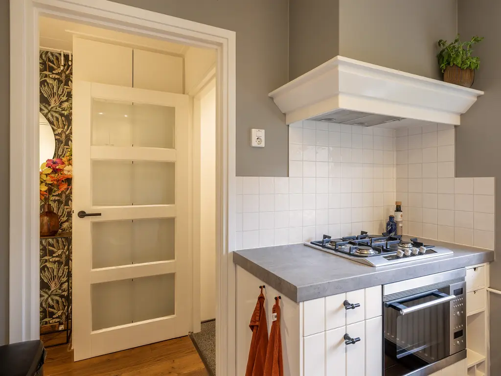 Rijnvaartweg 8, 'S-GRAVENZANDE