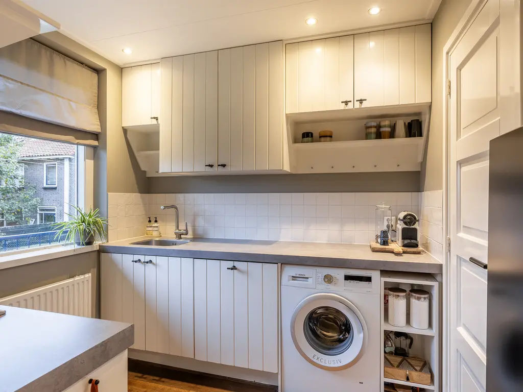 Rijnvaartweg 8, 'S-GRAVENZANDE