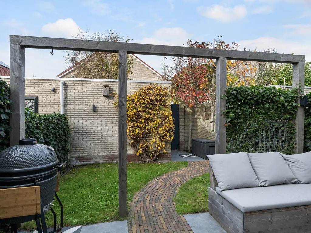 Laan van Delfland 26, MONSTER