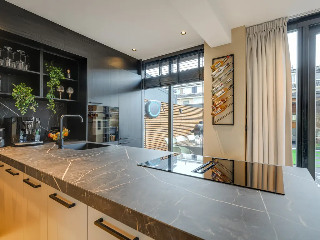 Heenweg 29, 'S-GRAVENZANDE