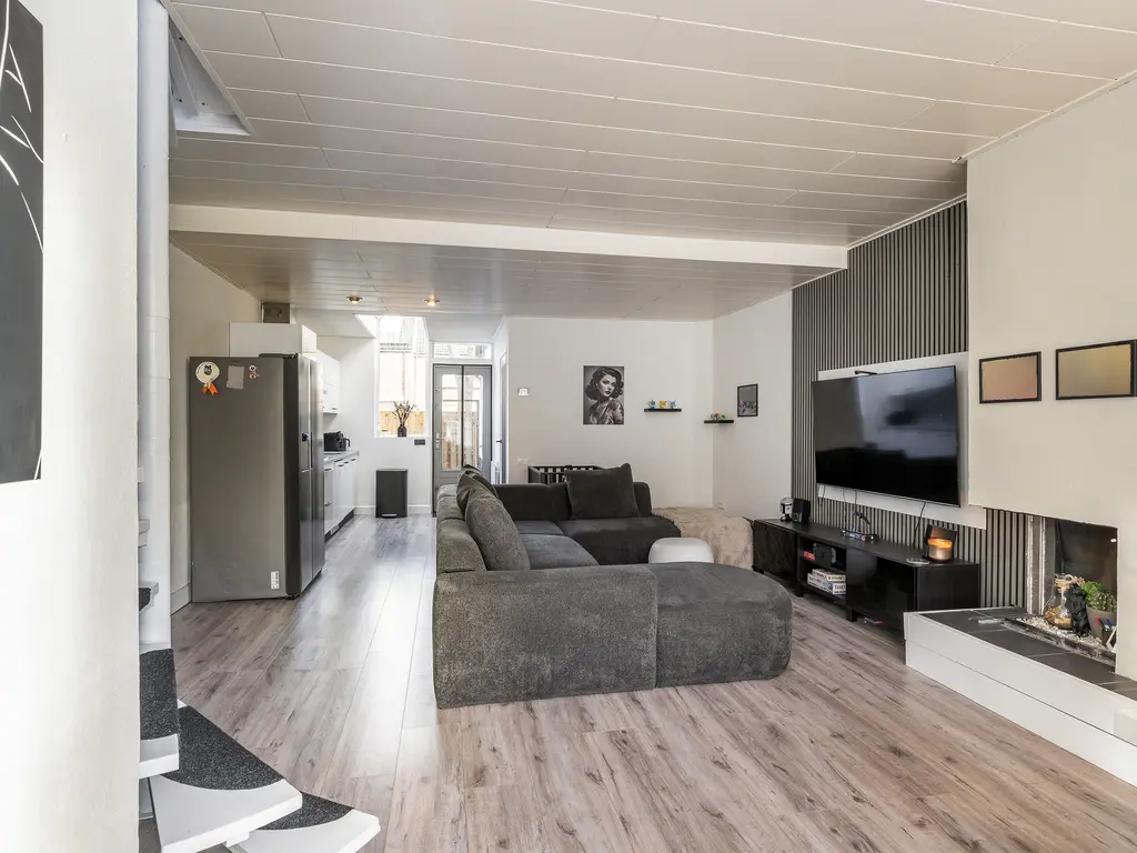 Naaldwijkseweg 160, 'S-GRAVENZANDE