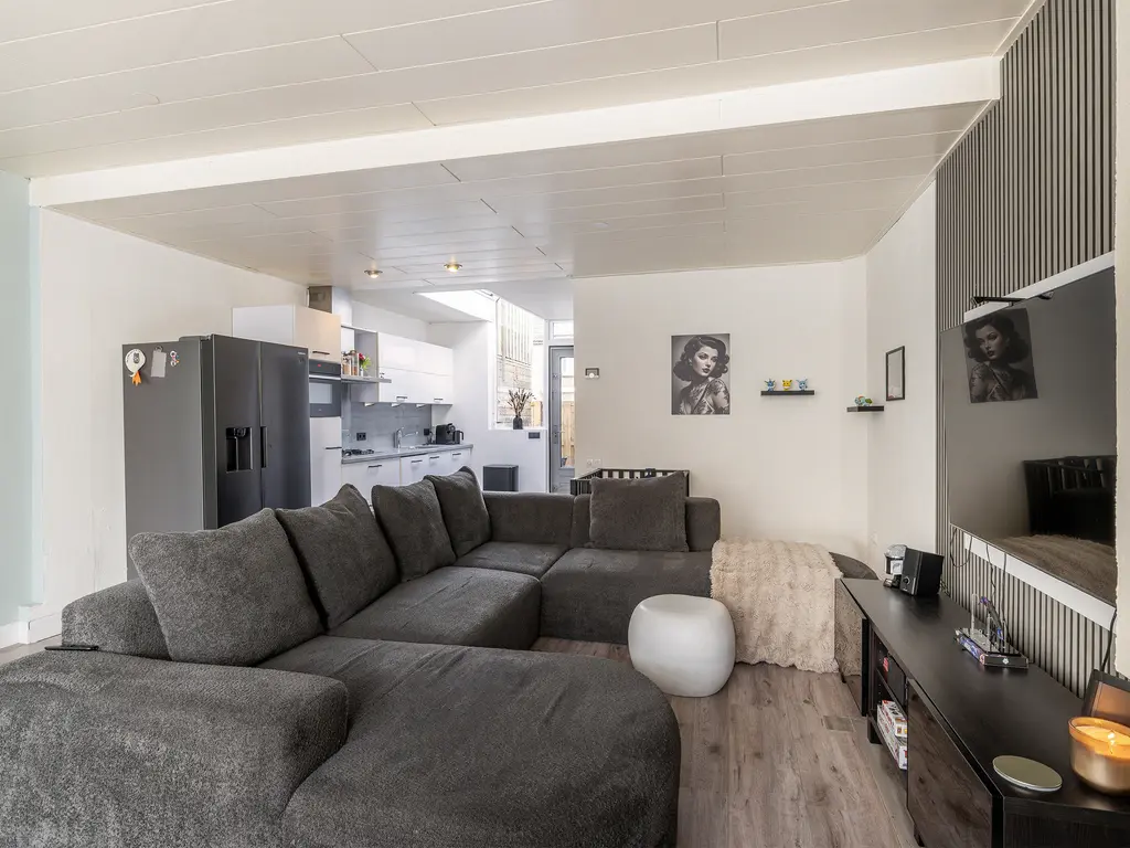 Naaldwijkseweg 160, 'S-GRAVENZANDE