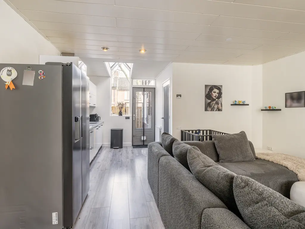 Naaldwijkseweg 160, 'S-GRAVENZANDE