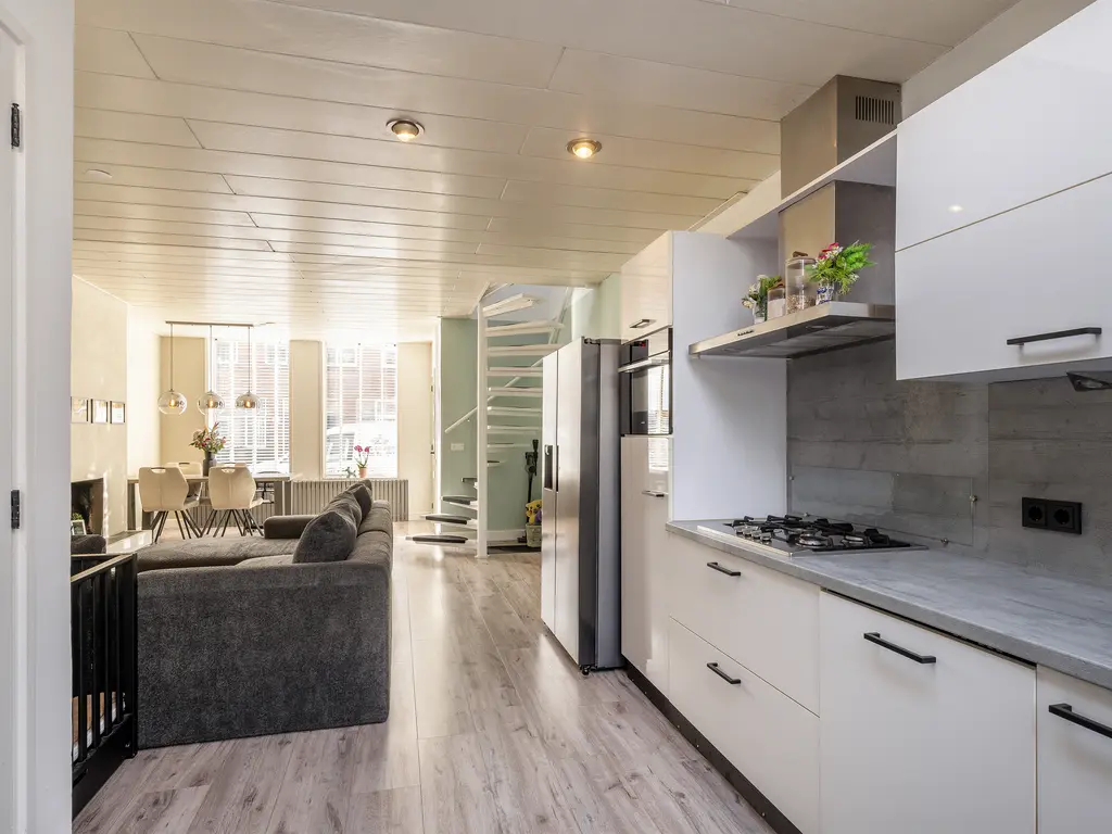 Naaldwijkseweg 160, 'S-GRAVENZANDE