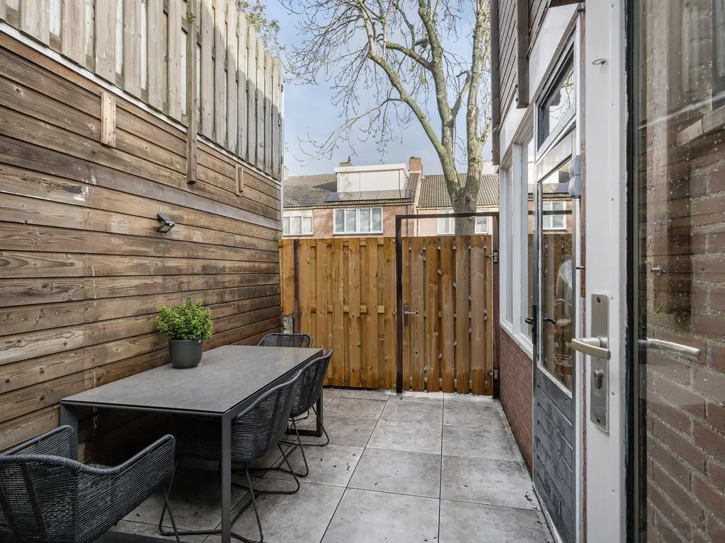 Naaldwijkseweg 160, 'S-GRAVENZANDE