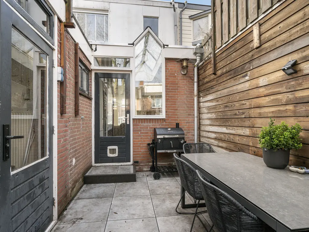 Naaldwijkseweg 160, 'S-GRAVENZANDE