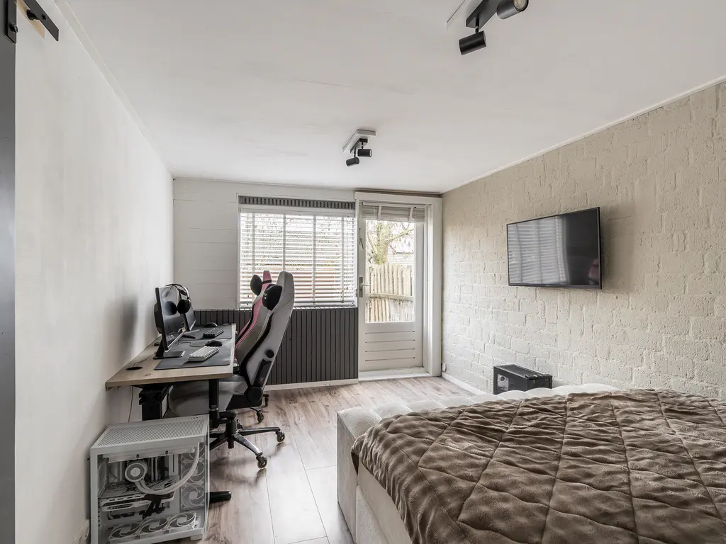 Naaldwijkseweg 160, 'S-GRAVENZANDE