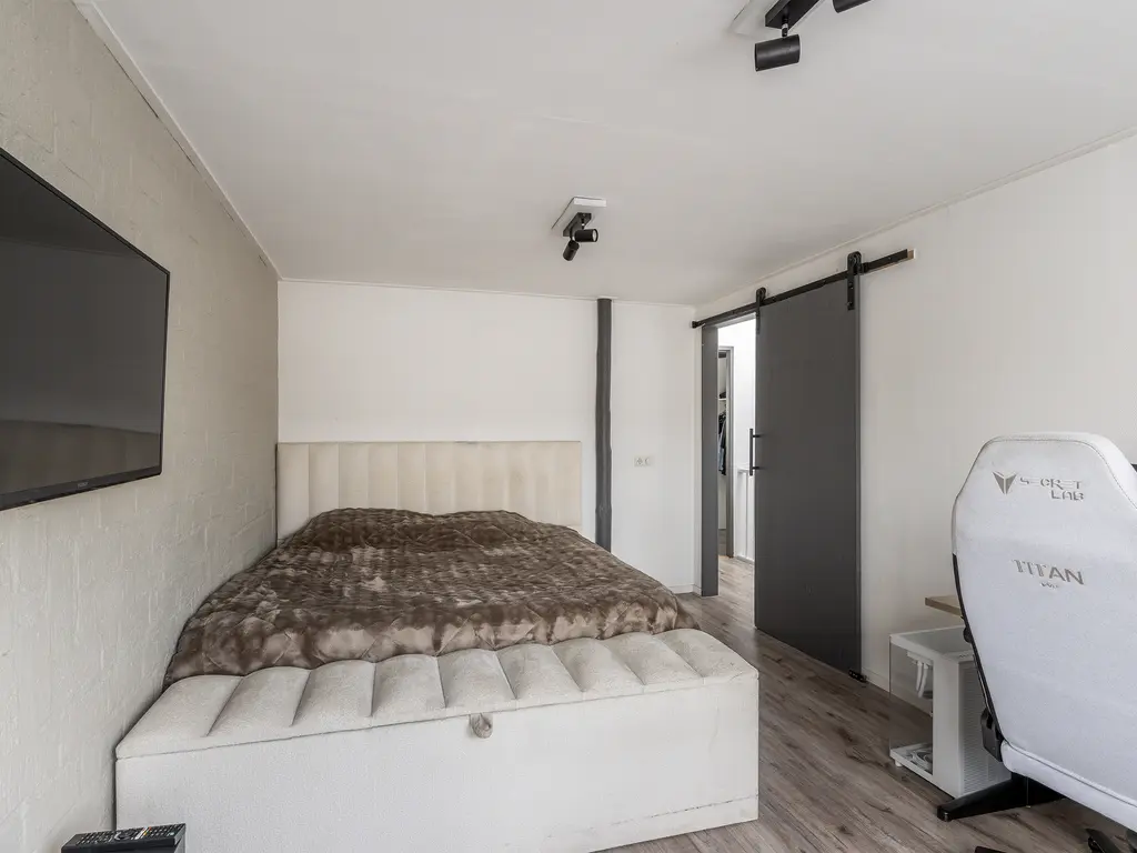 Naaldwijkseweg 160, 'S-GRAVENZANDE