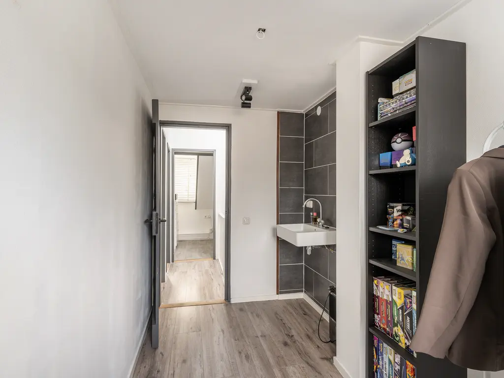 Naaldwijkseweg 160, 'S-GRAVENZANDE