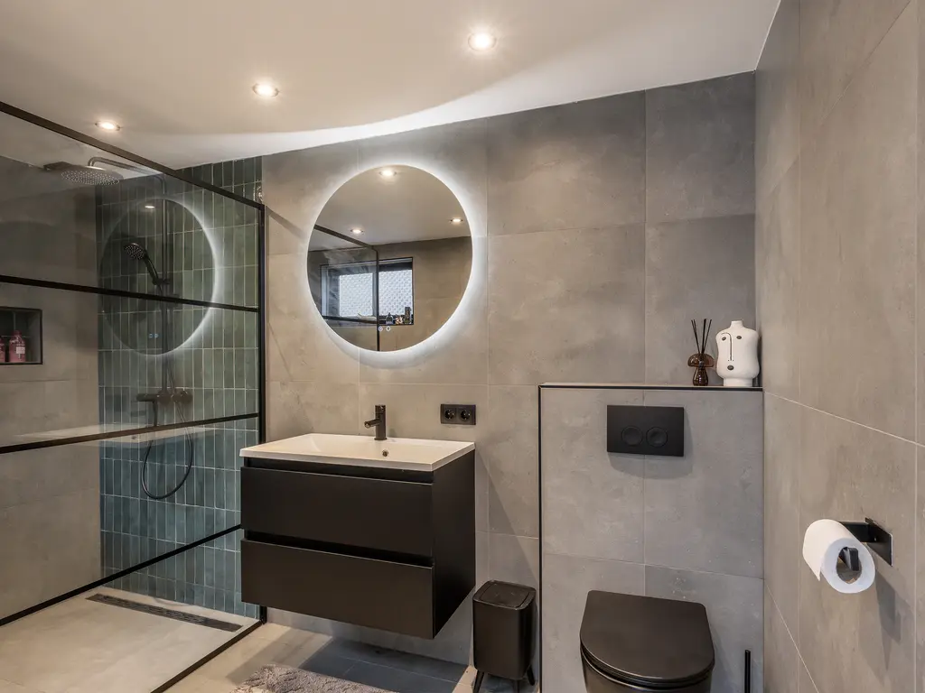 Naaldwijkseweg 160, 'S-GRAVENZANDE