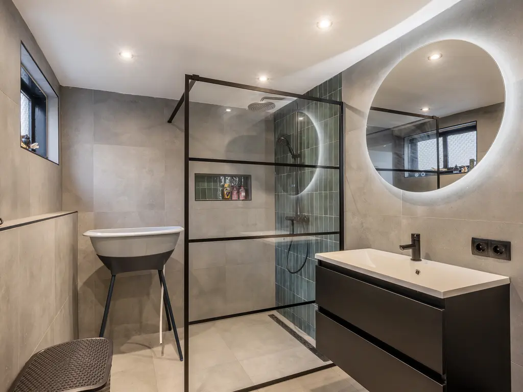 Naaldwijkseweg 160, 'S-GRAVENZANDE